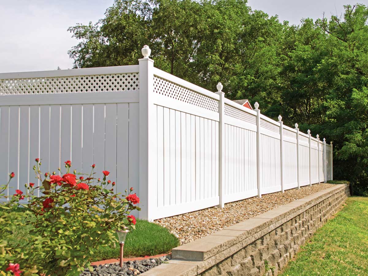 Tall White Vinyl Privacy Fence with Decorative Lattice Top – Beautiful Backyard Upgrade in Cincinnati, OH